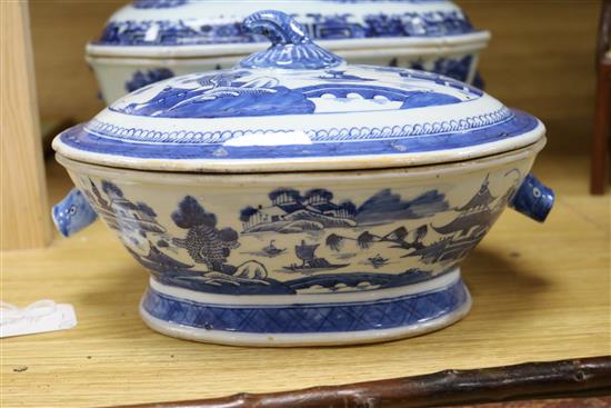 Two Chinese export blue and white tureens and covers, 18th/19th century largest 30cm